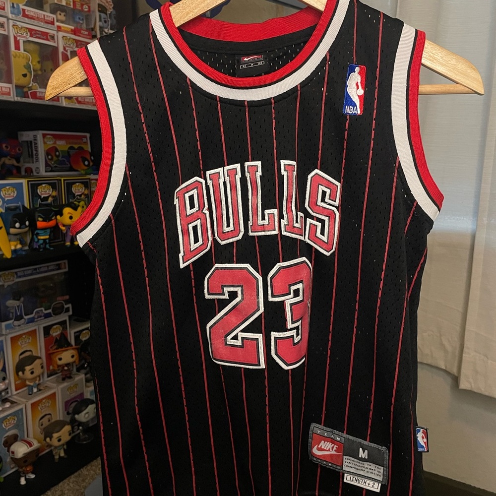 Vintage Stitched Chicago Bulls Michael Jordan Jersey (Youth M)